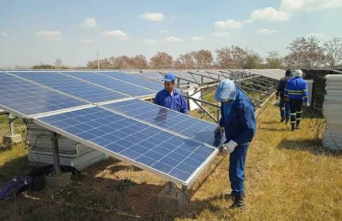 Ejecutan montaje de paneles en parque fotovoltaico Lesca en Camagüey