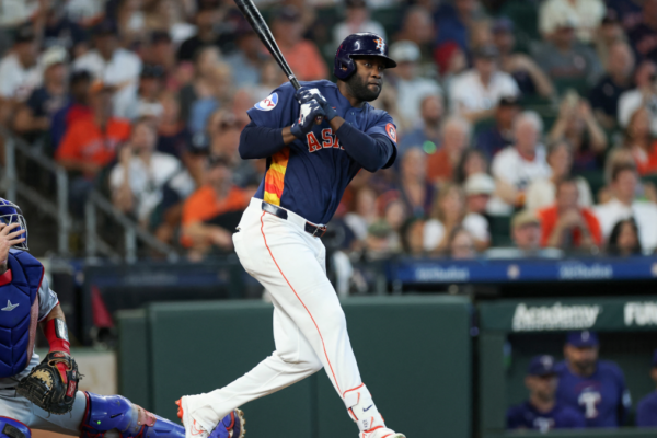Latinos mantienen lideratos de bateo en MLB