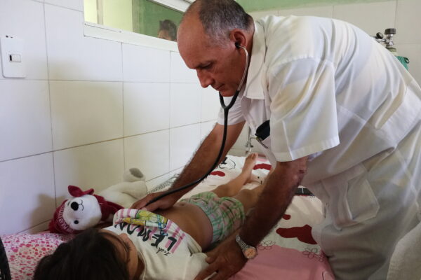 Bloqueo estadounidense impacta directo en la salud de infantes camagüeyanos