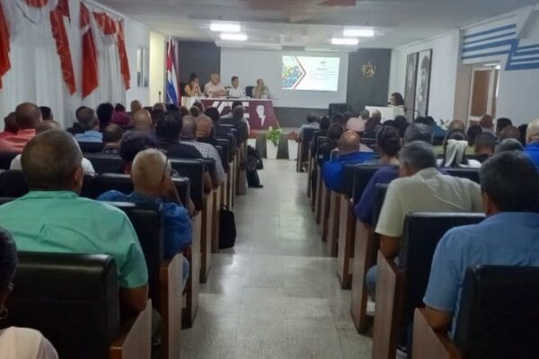 Evalúa Ministro de Energía y Minas transformaciones estratégicas del sector en Camagüey