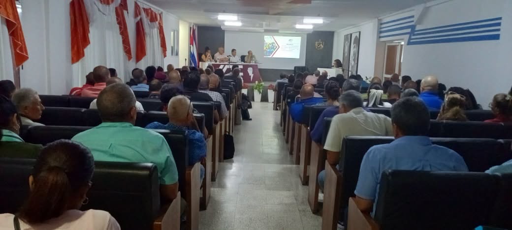 Evalúa Ministro de Energía y Minas transformaciones estratégicas del sector en Camagüey