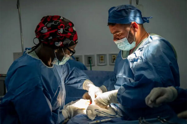Presidenta Sheinbaum resalta labor de médicos cubanos en México