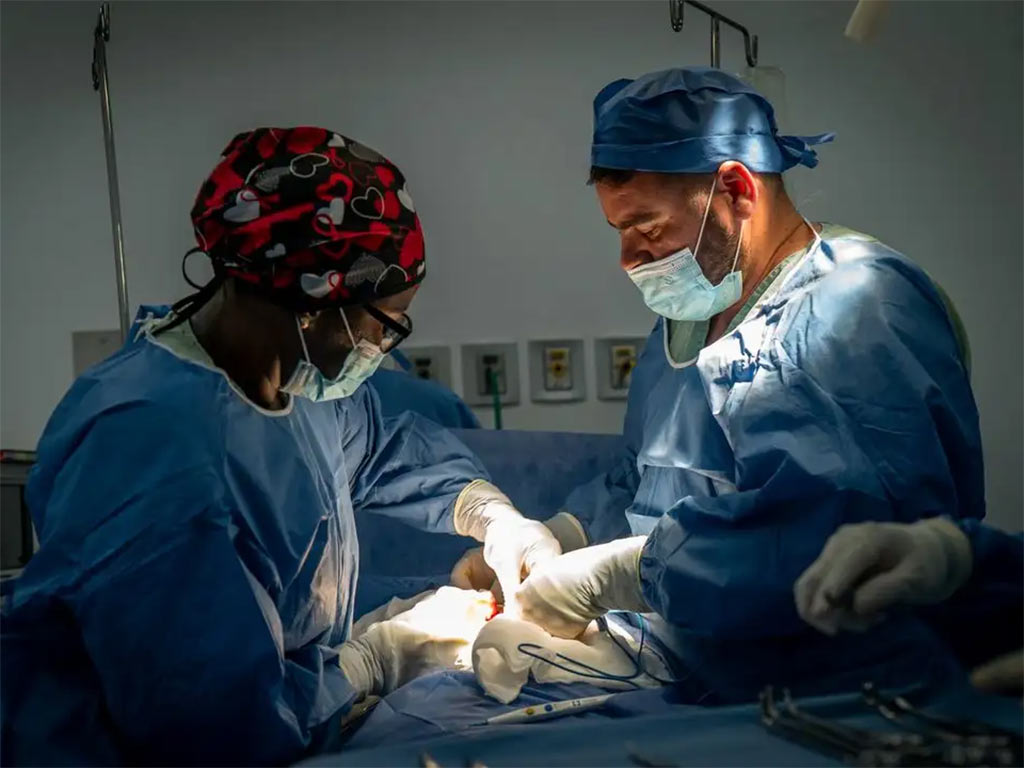 Presidenta Sheinbaum resalta labor de médicos cubanos en México