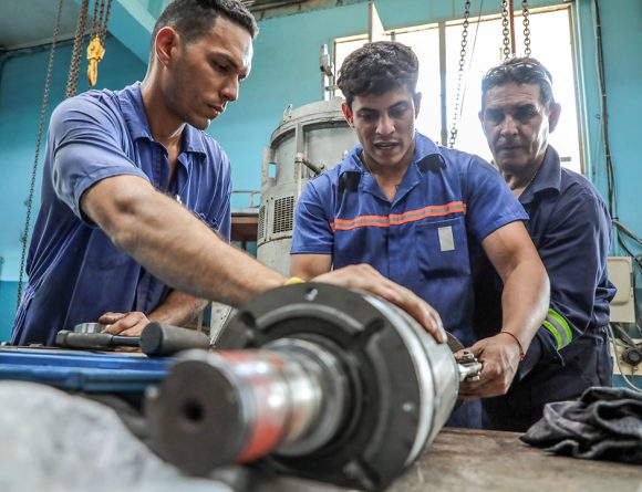Explica Trabajo y Seguridad Social condiciones del pluriempleo