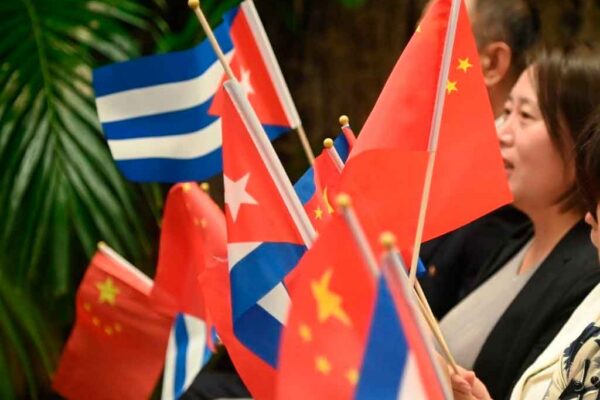 Saluda Cuba aniversario de fundación de la República Popular China