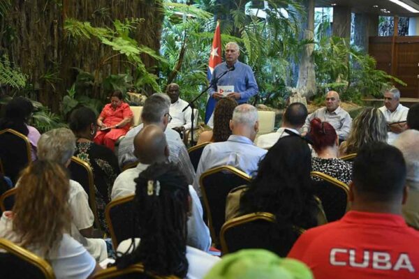 Cuba: Díaz-Canel evalúa el impacto social de los cambios económicos